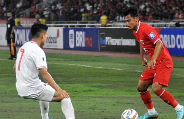 2 Bek Timnas Indonesia Arhan dan Hubner Senasib Diganjar Kartu Merah